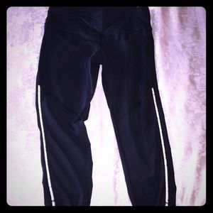 Black lululemon cropped pants